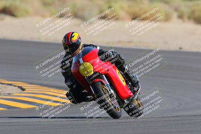 media/Oct-08-2022-SoCal Trackdays (Sat) [[1fc3beec89]]/Turn 10 (945am)/